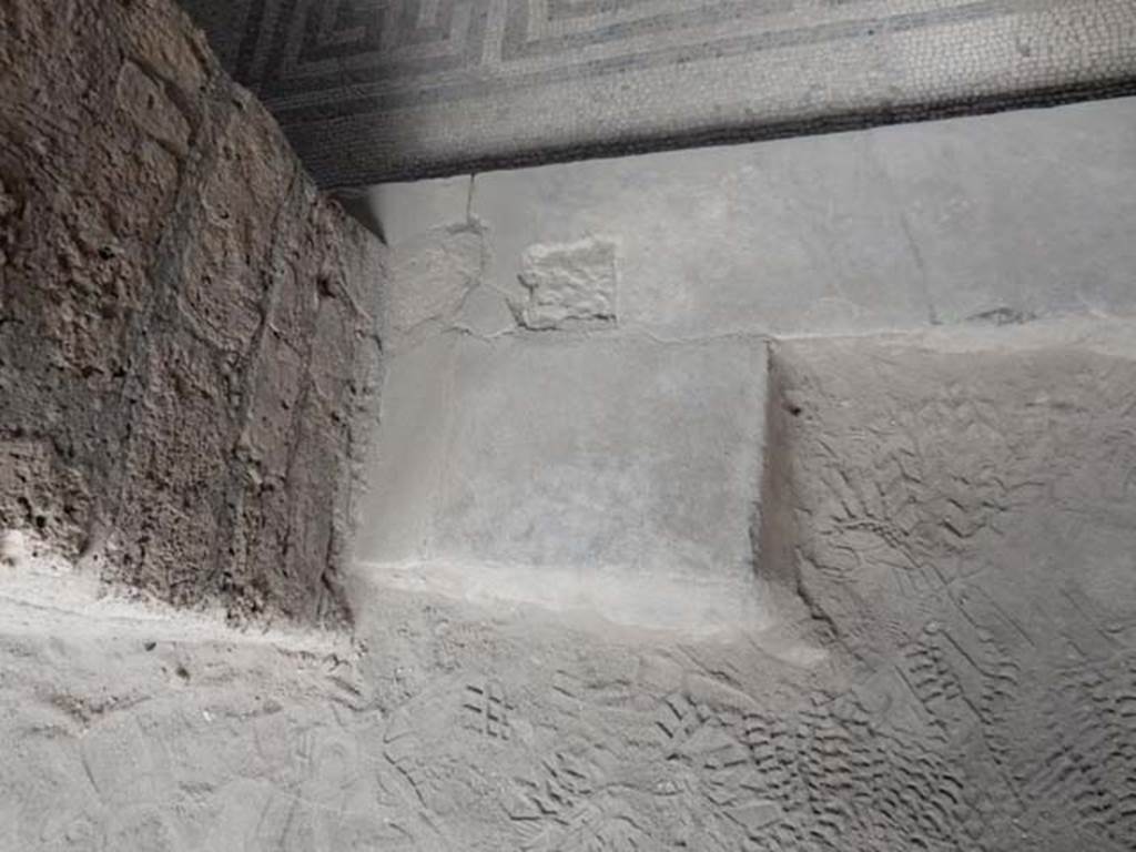 VI.8.23 Pompeii. May 2017. North end of marble threshold of doorway between tablinum and garden area. Photo courtesy of Buzz Ferebee.