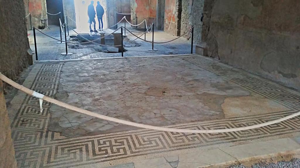 VI.8.23 Pompeii. 2017/2018/2019.
Looking east across flooring in tablinum towards atrium with impluvium. Photo courtesy of Giuseppe Ciaramella.