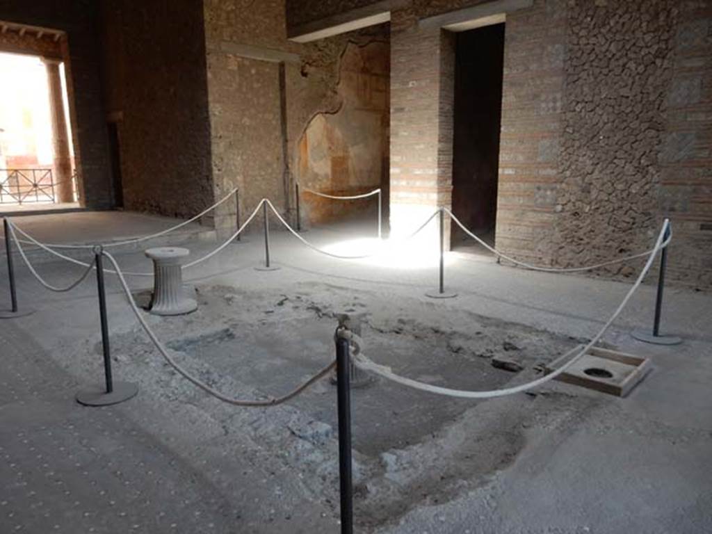 VI.8.23 Pompeii. May 2017. Looking north-west across atrium towards tablinum, north ala and room on north side. Photo courtesy of Buzz Ferebee.
