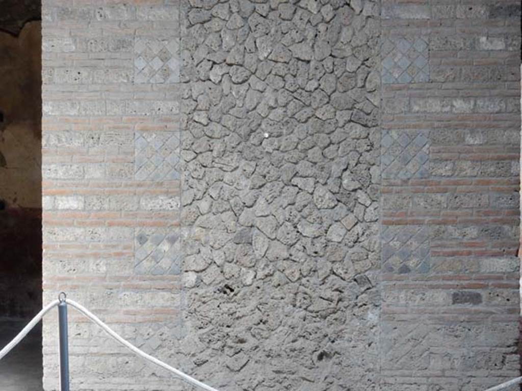 VI.8.23 Pompeii. May 2017. North wall of atrium on east side of doorway to room.
Photo courtesy of Buzz Ferebee.