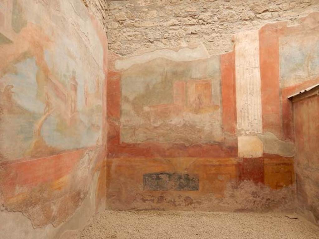 VI.8.23 Pompeii. May 2017. Painted west wall in south-west corner of garden area.
Photo courtesy of Buzz Ferebee.