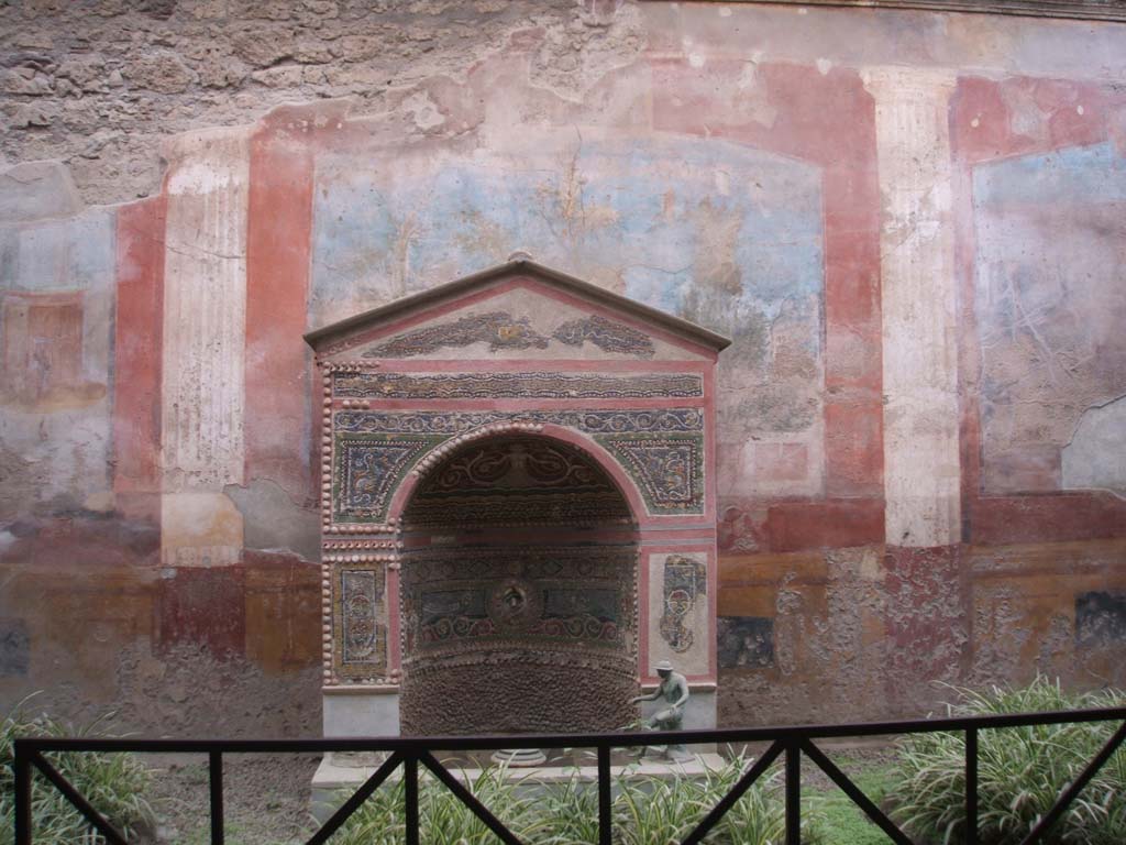 VI.8.23 Pompeii. May 2005. Painted west wall behind fountain.