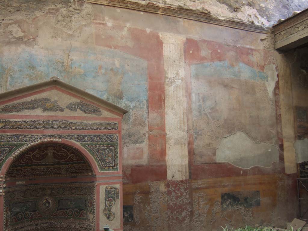 VI.8.23 Pompeii. September 2005. Painted wall on north end of fountain.