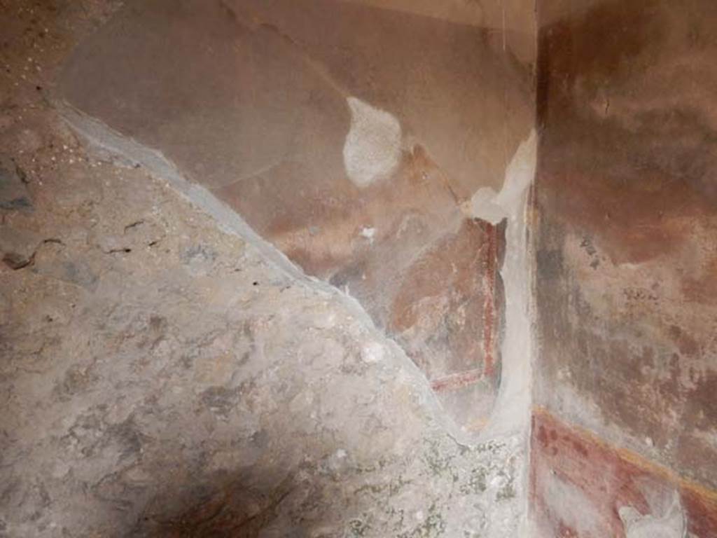 VI.8.23 Pompeii. May 2017. North-east corner of central room on north portico. Photo courtesy of Buzz Ferebee.