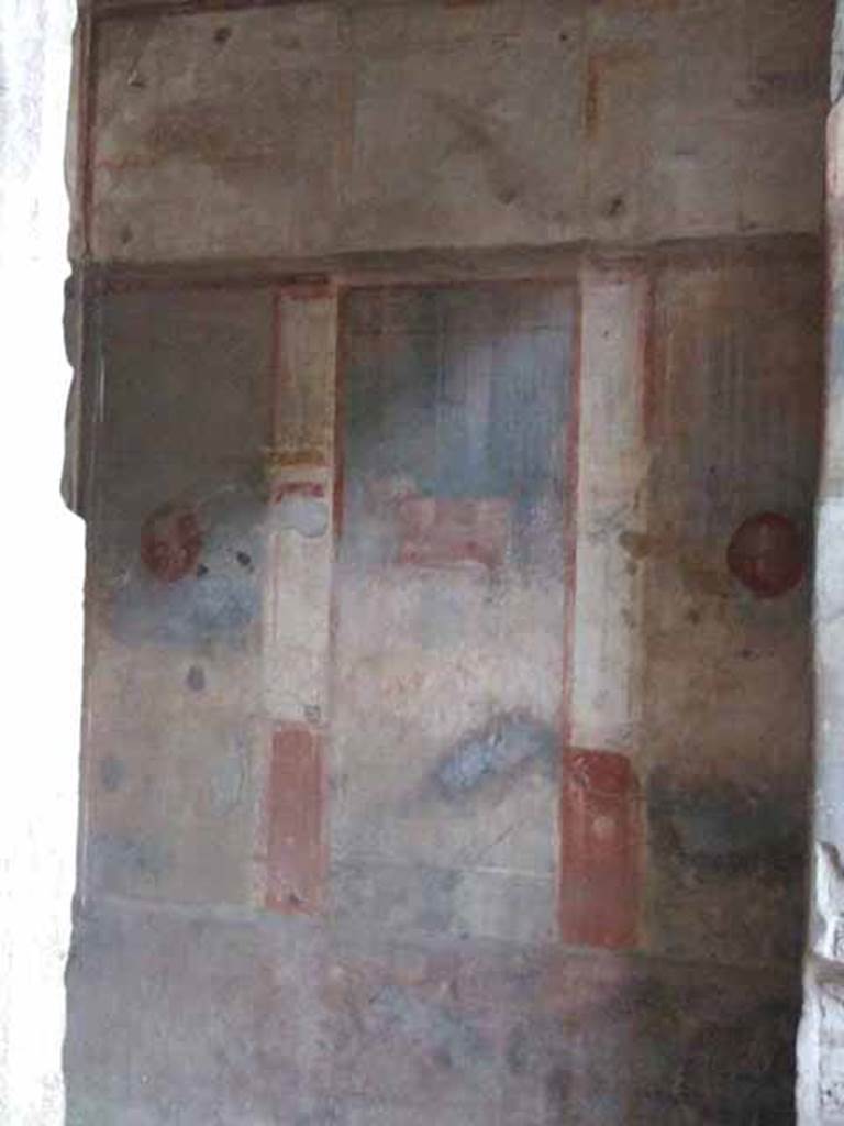 VI.8.24 Pompeii. May 2010. North wall of tablinum. According to Bragantini, on either side of the central panel, were painted medallions with flying cupids.
See Bragantini, de Vos, Badoni, 1983. Pitture e Pavimenti di Pompei, Parte 2. Rome: ICCD. (p.181)