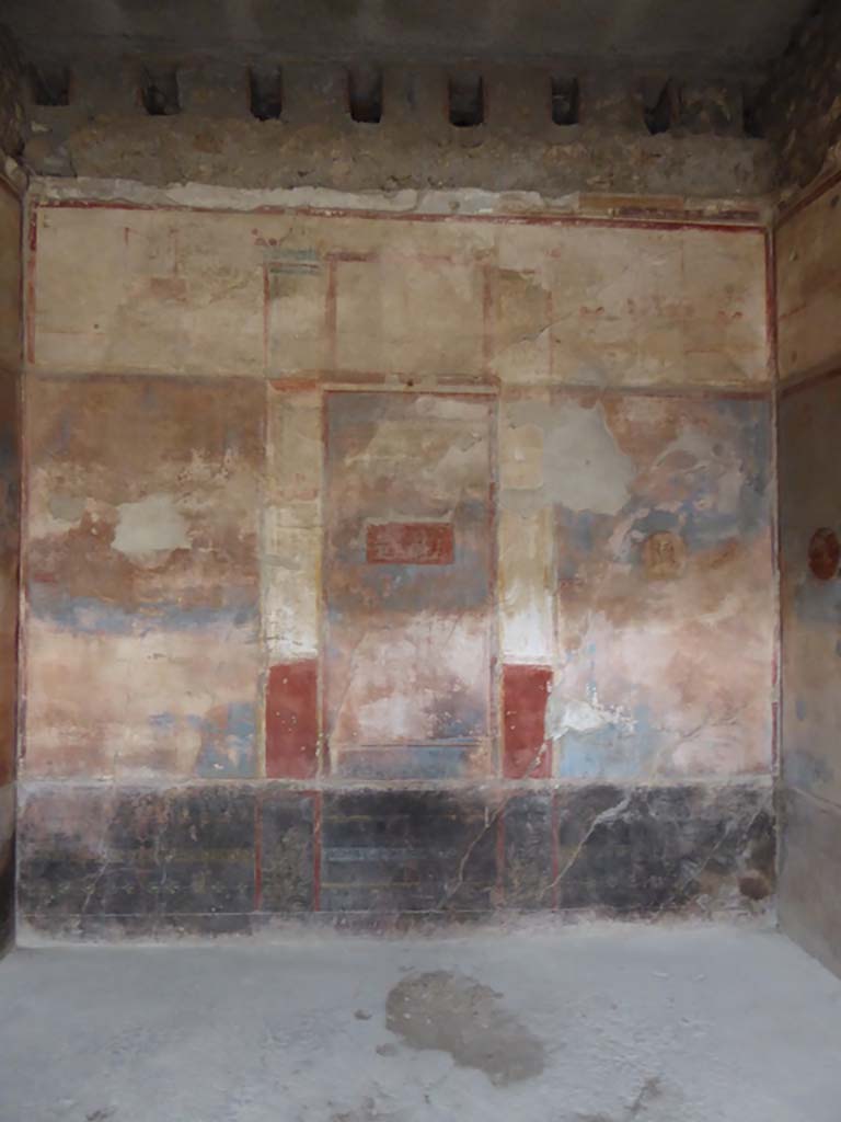 VI.8.24 Pompeii. September 2017. West wall of tablinum.
Foto Annette Haug, ERC Grant 681269 DÉCOR.