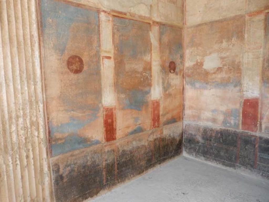 VI.8.24 Pompeii. May 2017. Looking towards south wall of tablinum. Photo courtesy of Buzz Ferebee.