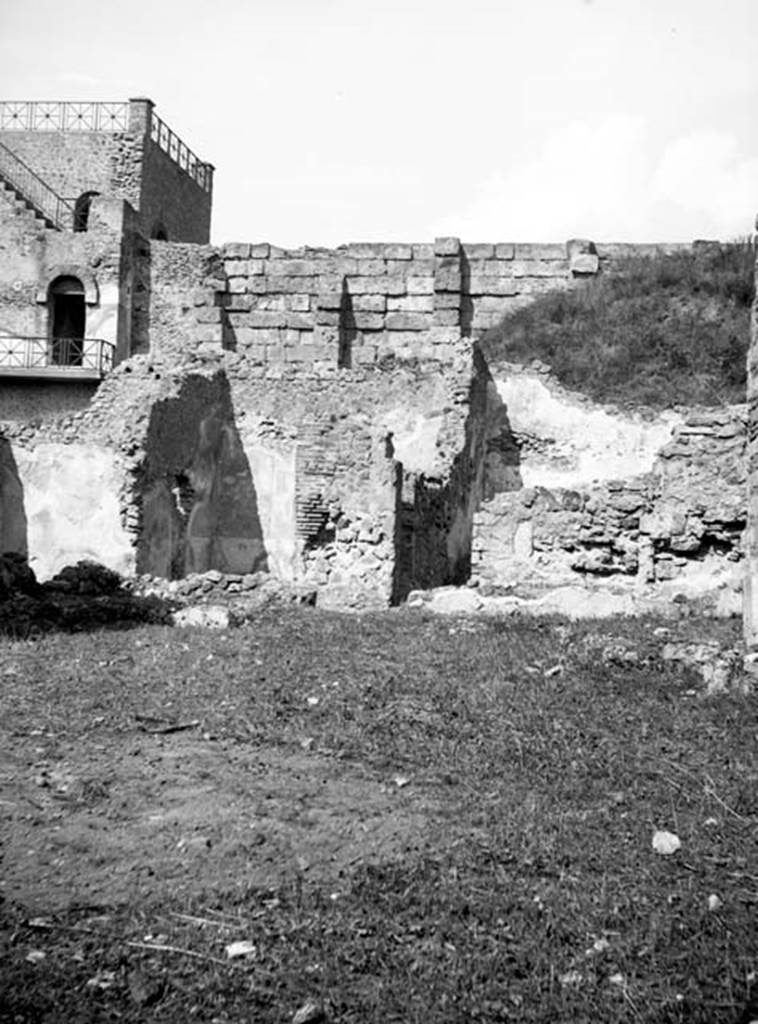 231225 Bestand-D-DAI-ROM-W.637.jpg
6.9.1 Pompeii. W637.
Looking north from garden area (room 18) towards rooms 12, 11, and small corridor leading to room 8.
Photo by Tatiana Warscher. With kind permission of DAI Rome, whose copyright it remains.
See http://arachne.uni-koeln.de/item/marbilderbestand/231225
According to Warscher, in room 11, (Warscher’s room “L” the yellow triclinium, seen left of centre in the photo), in the left wall was a hole. It could not be excluded that this hole was what remained after the painting of Io was taken out.
See Warscher, T, 1938: Codex Topographicus Pompejanus, Regio VI, insula 9: Pars prima, (no.17c), DAIR, Rome.