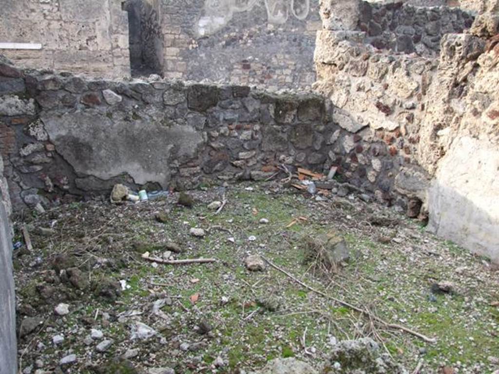 VI.9.1 Pompeii. December 2007. Room 21, looking west. According to Packer, in cubicula rooms 21, 20 and 19 (rooms 8, 7 and 6 on his plan) the decorations were once elaborate but only a few remnants survived. In room 21 (or 8 on his plan), these walls would have been decorated with a white dado and the main wall areas were separated by red and yellow borders. In room 19 (or 6 on his plan), there were white panels with narrow red borders below a moulded stucco cornice. In room 20 (or 7 on his plan) there were yellow panels separated by red borders. According to BAN, the said bedrooms were all ornamented with dado, of both marble or black, and were painted with lines of plants, cornices, arabesques, birds often pecking the cherries or fruits, panthers and other animals, and the areas above were mainly finished with elegant carved cornices of stucco.
See Cronache Pompeiane, IV, 1978, for article by Packer, J: Inns at Pompeii: a short survey (p.24-30)
See Bullettino Archeologico Napolitano, 1,1843, p.68-70