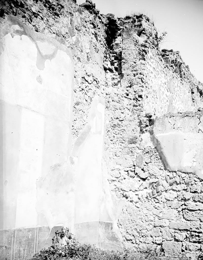 VI.9.1 Pompeii. W 657. Photo by Tatiana Warscher described as “Remains of wall decorations”.
No locations for the room or the walls were given.
Photo © Deutsches Archäologisches Institut, Abteilung Rom, Arkiv.