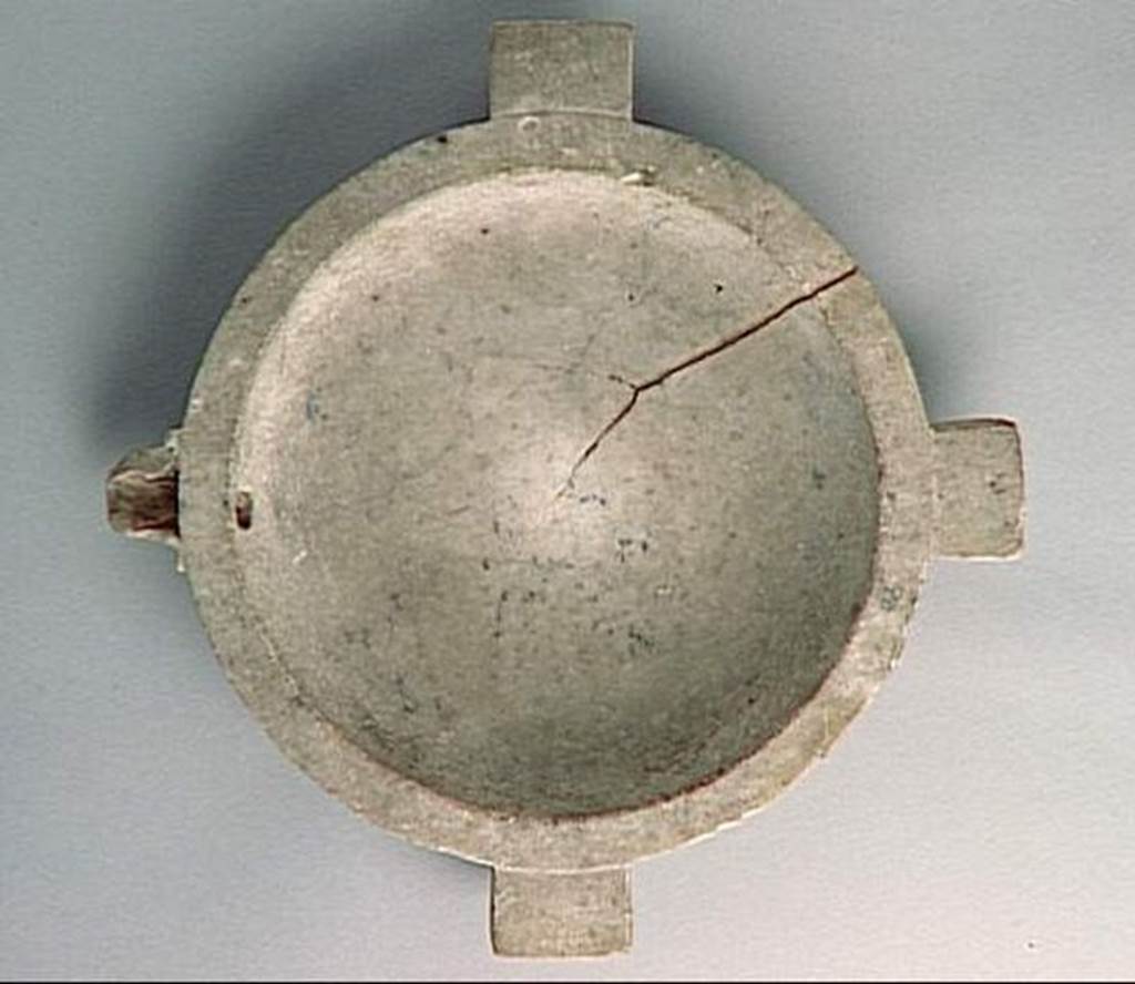 VI.9.1 Marble mortar. Height 0.067m, diameter 0.32m. OA 1860 Mortier, musée Condé, photo RMN © R.G. Ojeda