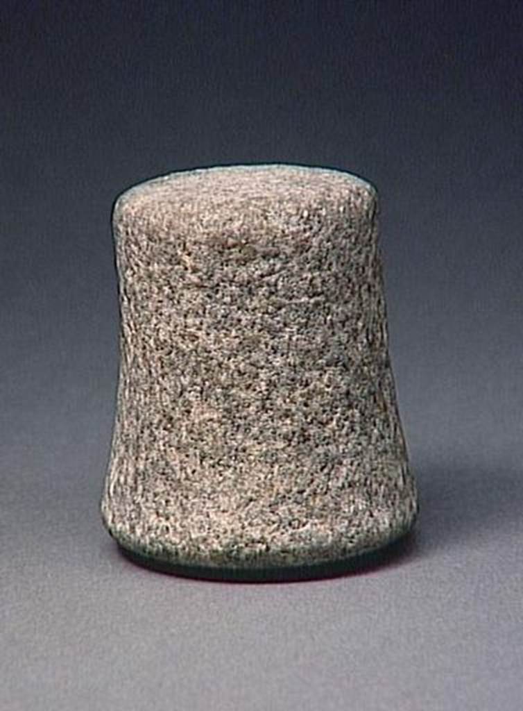 VI.9.1 Granite pestle. Height 0.076m. OA 1862 Pilon, musée Condé, photo RMN © R.G. Ojeda