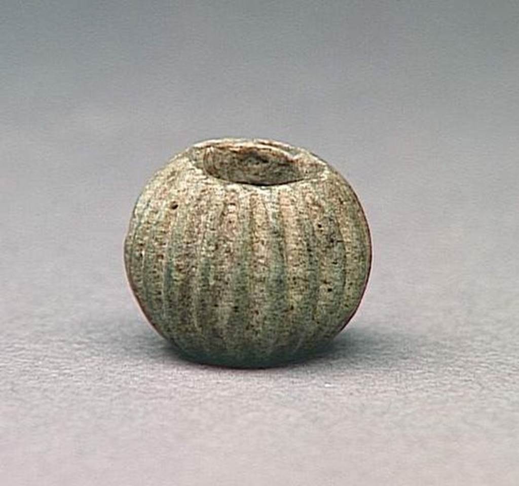 VI.9.1 Bead. Height 0.012m. OA 1864 Perle, musée Condé, photo RMN © R.G. Ojeda