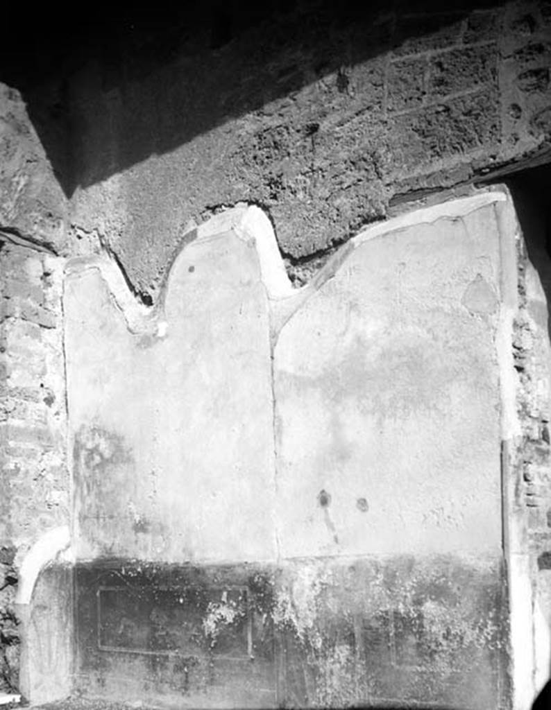 231492 Bestand-D-DAI-ROM-W.614.jpg
VI.9.2 Pompeii. W.614. Peristyle 16, remains of wall decoration from east wall of peristyle, on north side of doorway to room 27.
Photo by Tatiana Warscher. With kind permission of DAI Rome, whose copyright it remains.
See http://arachne.uni-koeln.de/item/marbilderbestand/231492
