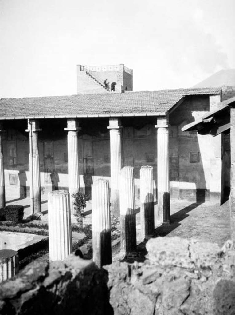 231721 Bestand-D-DAI-ROM-W.515.jpg
VI.9.2 Pompeii. W.515. Peristyle 16, looking north, from south-east corner.
Photo by Tatiana Warscher. With kind permission of DAI Rome, whose copyright it remains.
See http://arachne.uni-koeln.de/item/marbilderbestand/231721