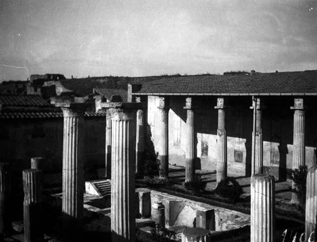231723 Bestand-D-DAI-ROM-W.518.jpg
VI.9.2 Pompeii. W.518. Peristyle 16, looking north-west.
Photo by Tatiana Warscher. With kind permission of DAI Rome, whose copyright it remains.
See http://arachne.uni-koeln.de/item/marbilderbestand/231723