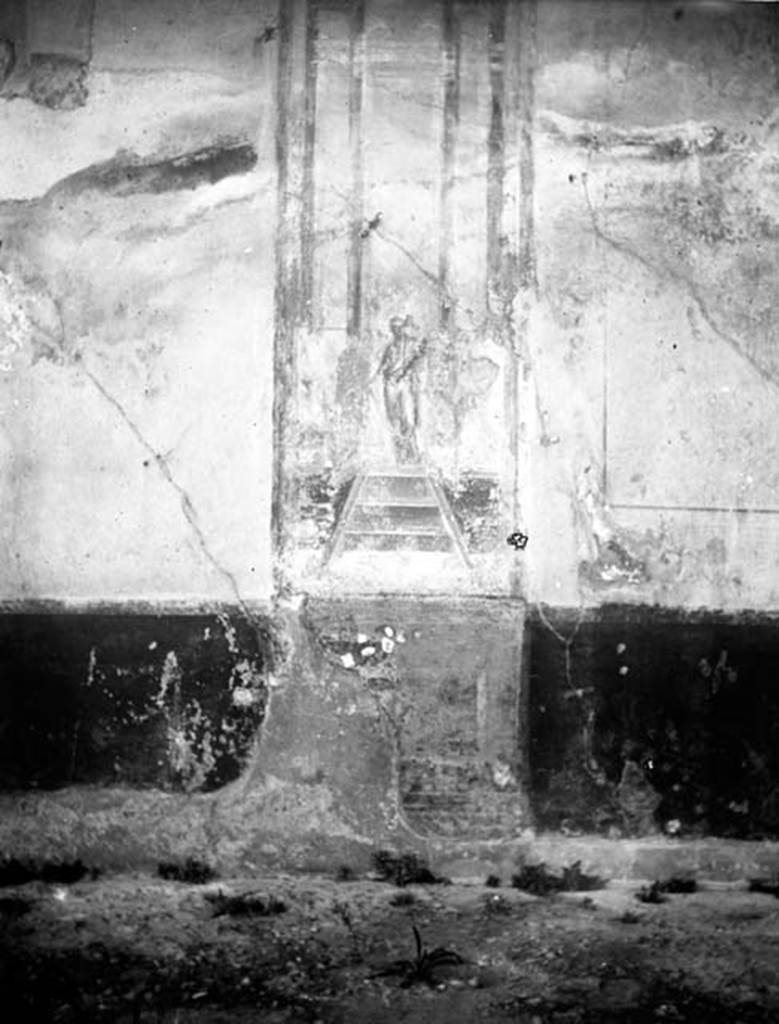 231741 Bestand-D-DAI-ROM-W.549.jpg
VI.9.2 Pompeii. W.549. Peristyle 16, remains of wall painting from north wall.
Photo by Tatiana Warscher. With kind permission of DAI Rome, whose copyright it remains.
See http://arachne.uni-koeln.de/item/marbilderbestand/231741