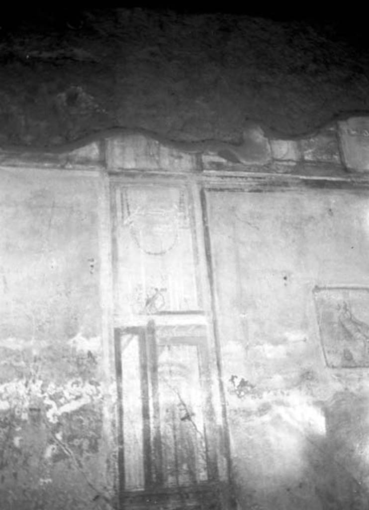 230844 Bestand-D-DAI-ROM-W.557.jpg
VI.9.2 Pompeii. W.557. North wall, wall decoration. On the right, the third painting from east end of north wall.
Photo by Tatiana Warscher. With kind permission of DAI Rome, whose copyright it remains.
See http://arachne.uni-koeln.de/item/marbilderbestand/230844