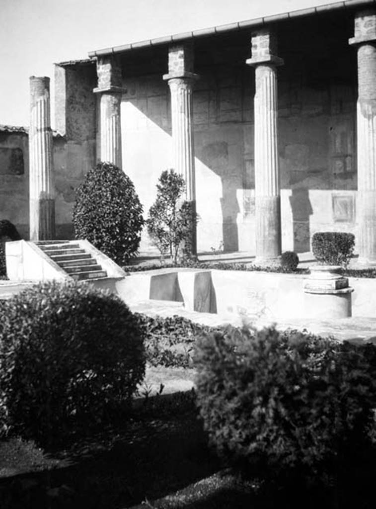 231479 Bestand-D-DAI-ROM-W.527.jpg
VI.9.2 Pompeii. W.527. Peristyle 16, looking north-west across pool, showing north wall with remains of wall paintings.
Photo by Tatiana Warscher. With kind permission of DAI Rome, whose copyright it remains.
See http://arachne.uni-koeln.de/item/marbilderbestand/231479
