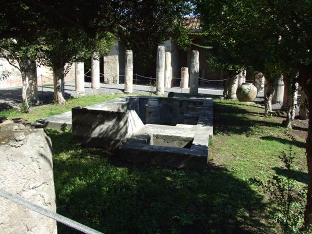 VI.9.2 Pompeii. March 2009. Peristyle garden 17, looking east. According to Jashemski, the large dolium 23 in the south-east corner of the garden contained lime. This would have been used in the restoration work going on at the time of the eruption. Tatiana Warscher believed that it had originally been used as a planter. See Jashemski, W. F., 1993. The Gardens of Pompeii, Volume II: Appendices. New York: Caratzas. (p.137-8). See Warscher, “Codex”, appendix to House of Pansa, photo no.46a.