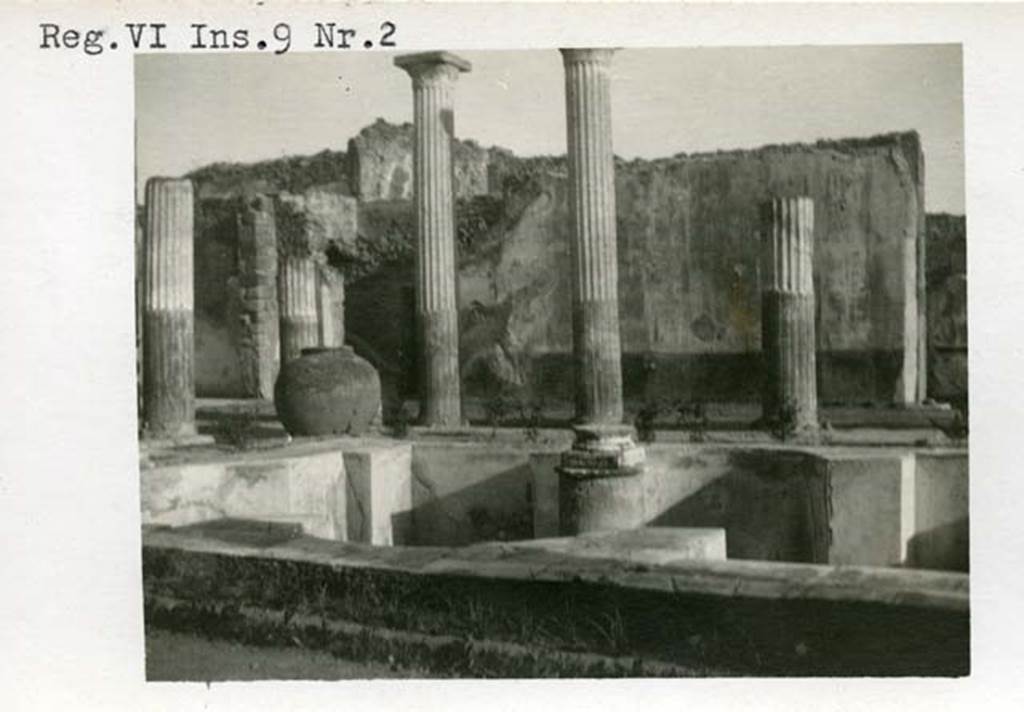 VI.9.2 Pompeii. 1937-1939. Peristyle garden 17, looking south-east across pool.
Photo courtesy of American Academy in Rome, Photographic Archive. Warsher collection no. 414a.