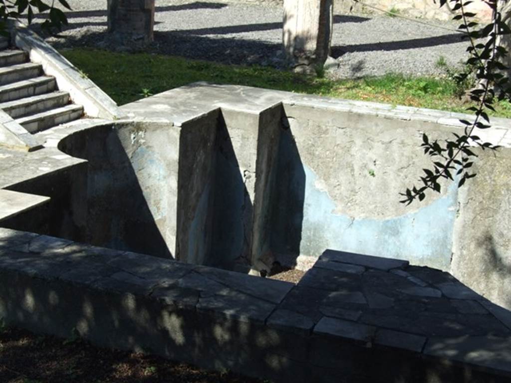 VI.9.2 Pompeii. March 2009. Peristyle garden 17, west end of pool 18 with blue painted plaster.