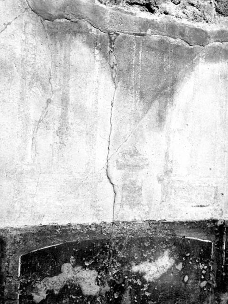 231199 Bestand-D-DAI-ROM-W.466.jpg
VI.9.2 Pompeii. W.466. Room 2, wall decoration from west end of north wall in atrium.
Photo by Tatiana Warscher. With kind permission of DAI Rome, whose copyright it remains.
See http://arachne.uni-koeln.de/item/marbilderbestand/231199