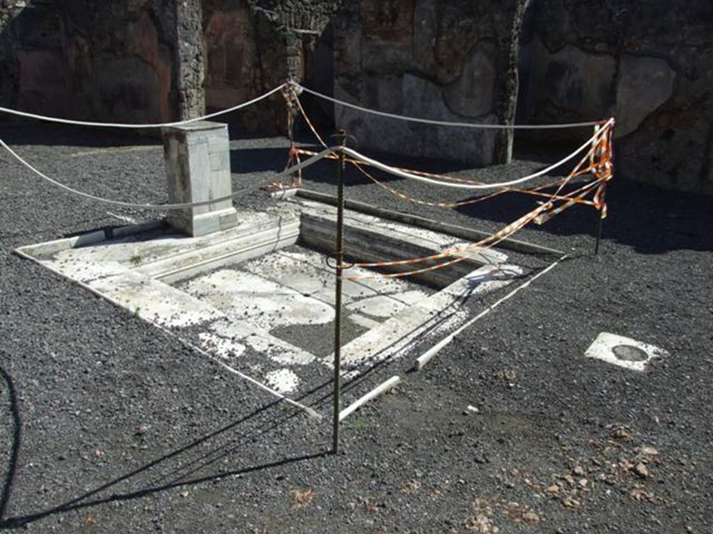 VI.9.2 Pompeii. March 2009. Room 2. Atrium. Marble Impluvium 3, podium 5 and cistern mouth.