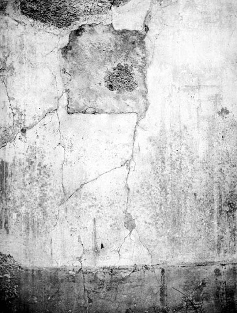 231704 Bestand-D-DAI-ROM-W.476A.jpg
VI.9.2 Pompeii. W.476A. Room 13, east wall with remains of wall decoration.
Photo by Tatiana Warscher. With kind permission of DAI Rome, whose copyright it remains.
See http://arachne.uni-koeln.de/item/marbilderbestand/231704