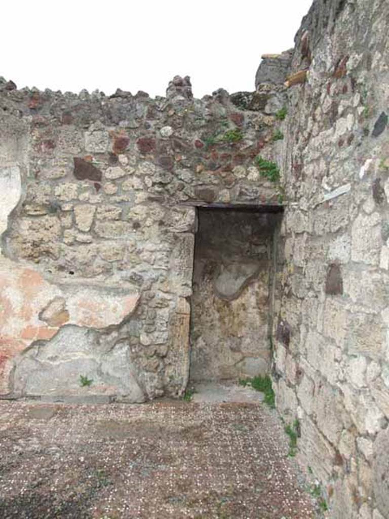 VI.9.2 Pompeii. May 2010. Room 8, large niche/ recess 9 in north wall.