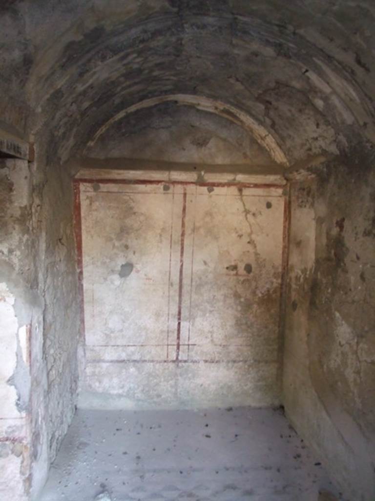 VI.9.2 Pompeii. December 2007. Room 31.South wall in recess with arched ceiling.