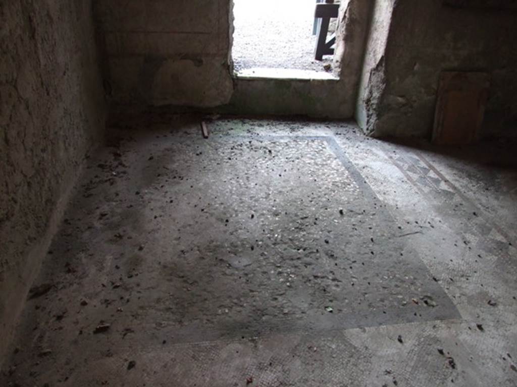 VI.9.2 Pompeii. December 2007. Room 31, mosaic floor. Looking north towards doorway.