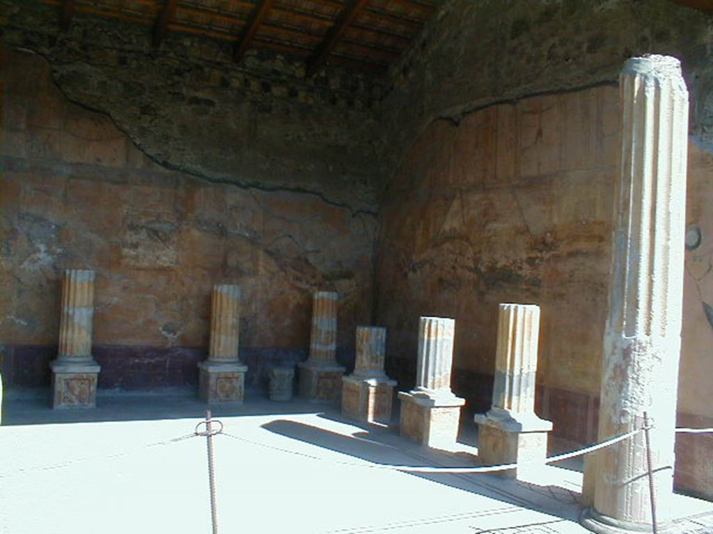 VI.9.2 Pompeii. September 2005. Room 24. Corinthian Oecus. South east corner.