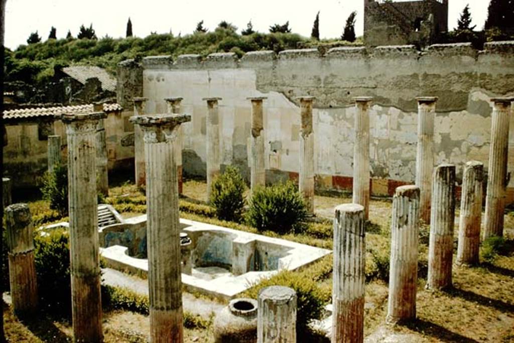VI.9.2 Pompeii. 1957. Looking north-west across peristyle. Photo by Stanley A. Jashemski.
Source: The Wilhelmina and Stanley A. Jashemski archive in the University of Maryland Library, Special Collections (See collection page) and made available under the Creative Commons Attribution-Non Commercial License v.4. See Licence and use details.
J57f0184