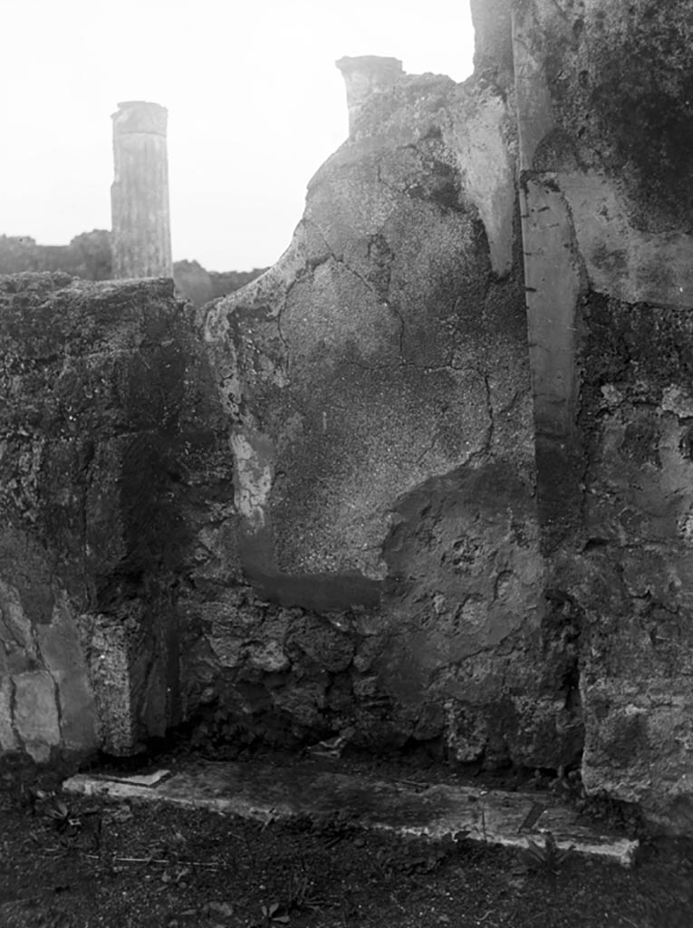 VI.9.3 Pompeii. W682.
Room 4, south side of atrium, with blocked doorway that would have led to the Corinthian atrium of VI.9.5.
Photo by Tatiana Warscher. Photo © Deutsches Archäologisches Institut, Abteilung Rom, Arkiv.