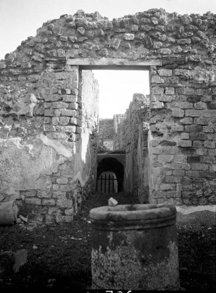 230884 Bestand-D-DAI-ROM-W.736.jpg
VI.9.5 Pompeii. W736. Looking east to puteal in pseudo-peristyle 19, and doorway to corridor 23, leading to VI.9.10.
Photo by Tatiana Warscher. With kind permission of DAI Rome, whose copyright it remains.
See http://arachne.uni-koeln.de/item/marbilderbestand/230884