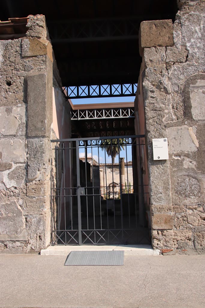 VI.9.6 Pompeii. October 2022. Looking east to entrance doorway. Photo courtesy of Klaus Heese.