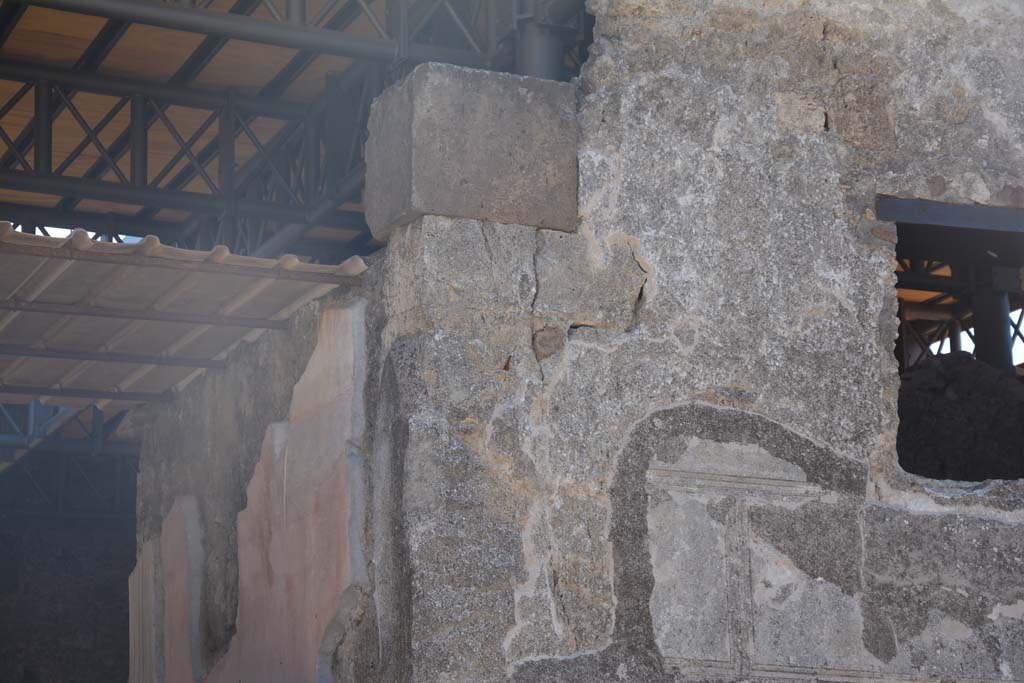 VI.9.6 Pompeii. July 2017. Detail from upper doorway on south side of doorway.
Foto Annette Haug, ERC Grant 681269 DÉCOR.