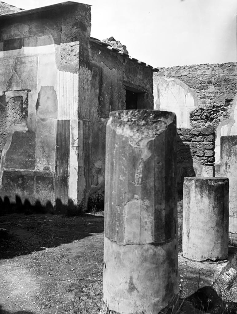 VI.9.6 Pompeii. W.766. Room 3, looking north across west portico towards rooms in north-west corner of atrium.
On the left is the north wall of the entrance corridor, room 1 with painted plaster.
Photo by Tatiana Warscher. Photo © Deutsches Archäologisches Institut, Abteilung Rom, Arkiv.