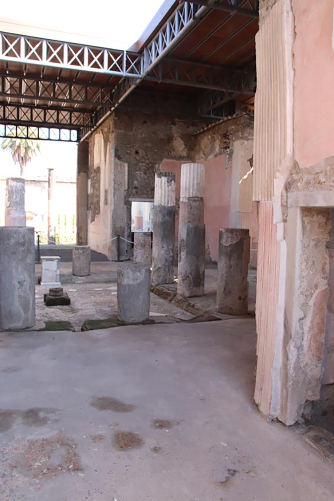 VI.9.6 Pompeii. October 2022.
Room 3, looking south-east across impluvium in atrium from entrance doorway.
Photo courtesy of Klaus Heese.