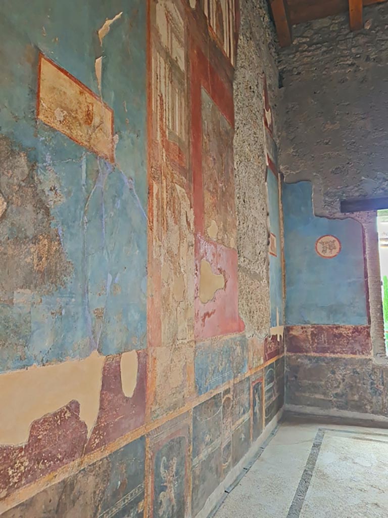 VI.9.6 Pompeii. November 2023.
Room 8, looking east along north wall from doorway. Photo courtesy of Giuseppe Ciaramella.