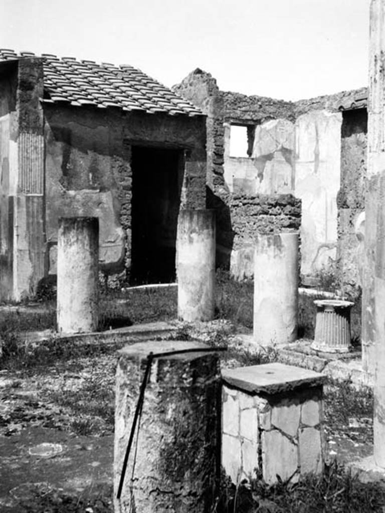 231051 Bestand-D-DAI-ROM-W.816.jpg
VI.9.6 Pompeii. W.816. Room 3, looking across impluvium towards north-west side of atrium and doorway to rooms 16 and 13, from tablinum.
Photo by Tatiana Warscher. With kind permission of DAI Rome, whose copyright it remains.
See http://arachne.uni-koeln.de/item/marbilderbestand/231051