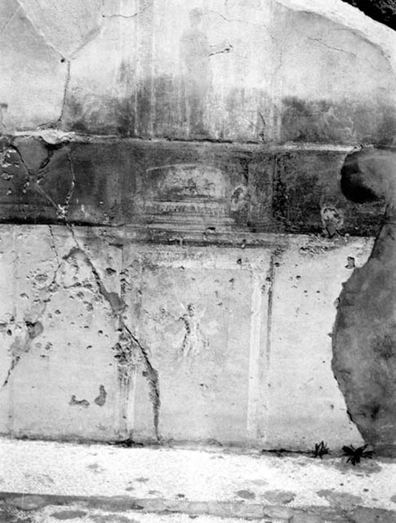 231297 Bestand-D-DAI-ROM-W.855.jpg
VI.9.6 Pompeii. W.855. Room 9, north wall of tablinum with paintings on wall and dado, at west end.
Photo by Tatiana Warscher. With kind permission of DAI Rome, whose copyright it remains.
See http://arachne.uni-koeln.de/item/marbilderbestand/231297