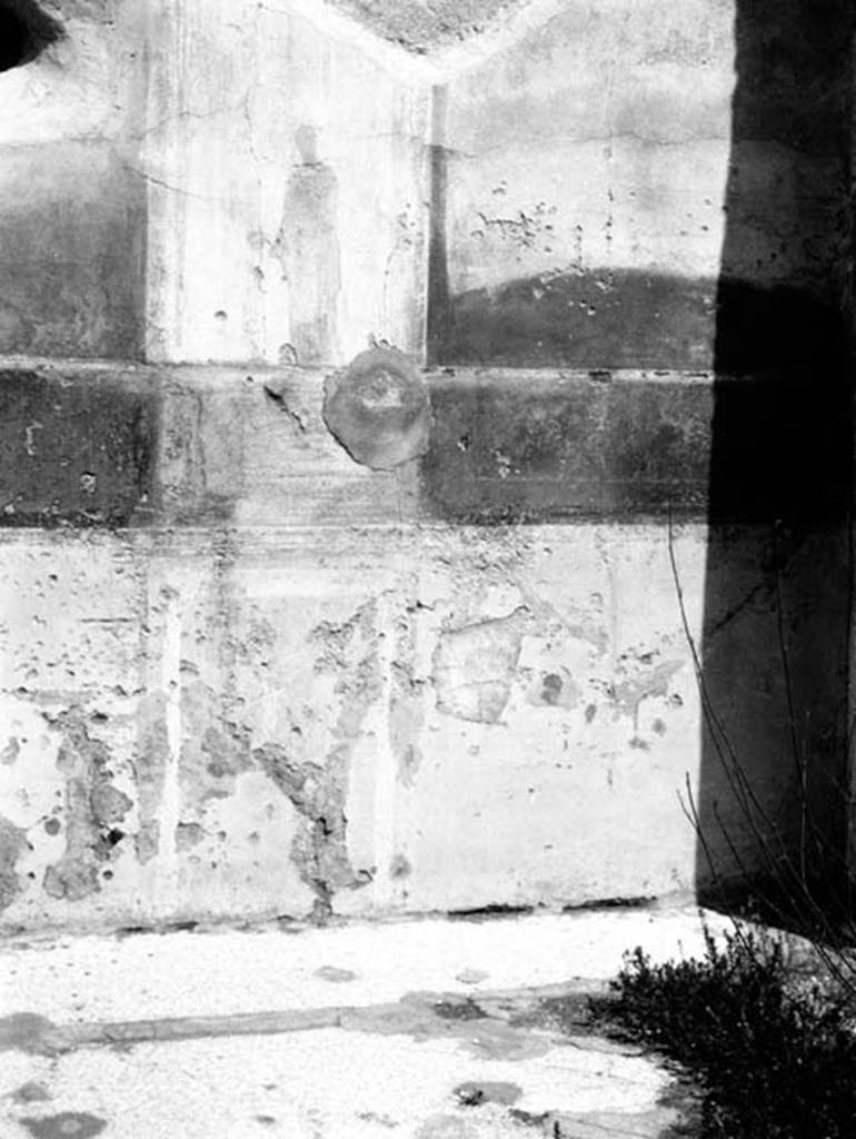 231983 Bestand-D-DAI-ROM-W.856.jpg
VI.9.6 Pompeii. W.856.Room 9, tablinum, north wall at east end.
Photo by Tatiana Warscher. With kind permission of DAI Rome, whose copyright it remains.
See http://arachne.uni-koeln.de/item/marbilderbestand/231983