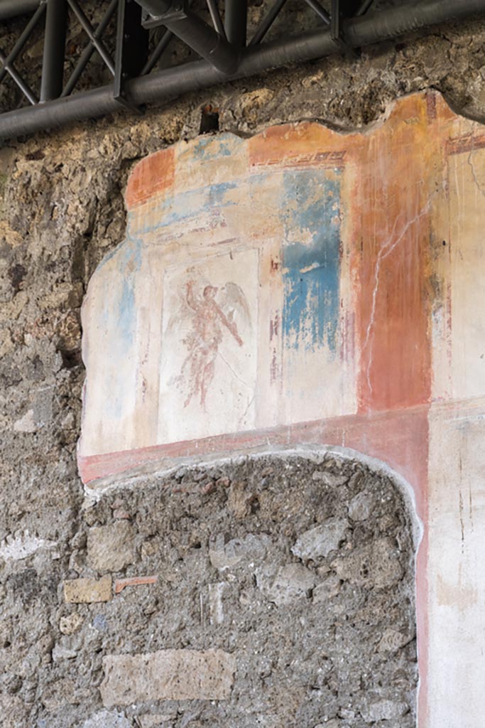 VI.9.6 Pompeii. January 2023.
Room 9, south wall of tablinum with painting of floating figure. Photo courtesy of Johannes Eber.