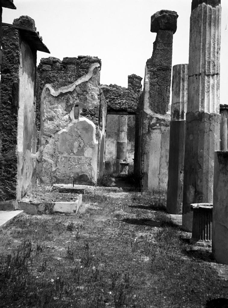VI.9.6 Pompeii. W.786. Room 3, looking east along the north side of the atrium towards corridor 10, to pseudo-peristyle.
The doorway to room 12 is on the left with the two money chest bases beyond.
Photo by Tatiana Warscher. Photo © Deutsches Archäologisches Institut, Abteilung Rom, Arkiv.