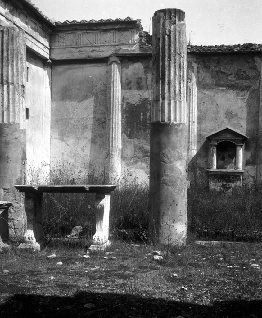 VI.9.6 Pompeii. W.917. Room 17, looking towards north-east corner of pseudo-peristyle.
Photo by Tatiana Warscher. Photo © Deutsches Archäologisches Institut, Abteilung Rom, Arkiv.