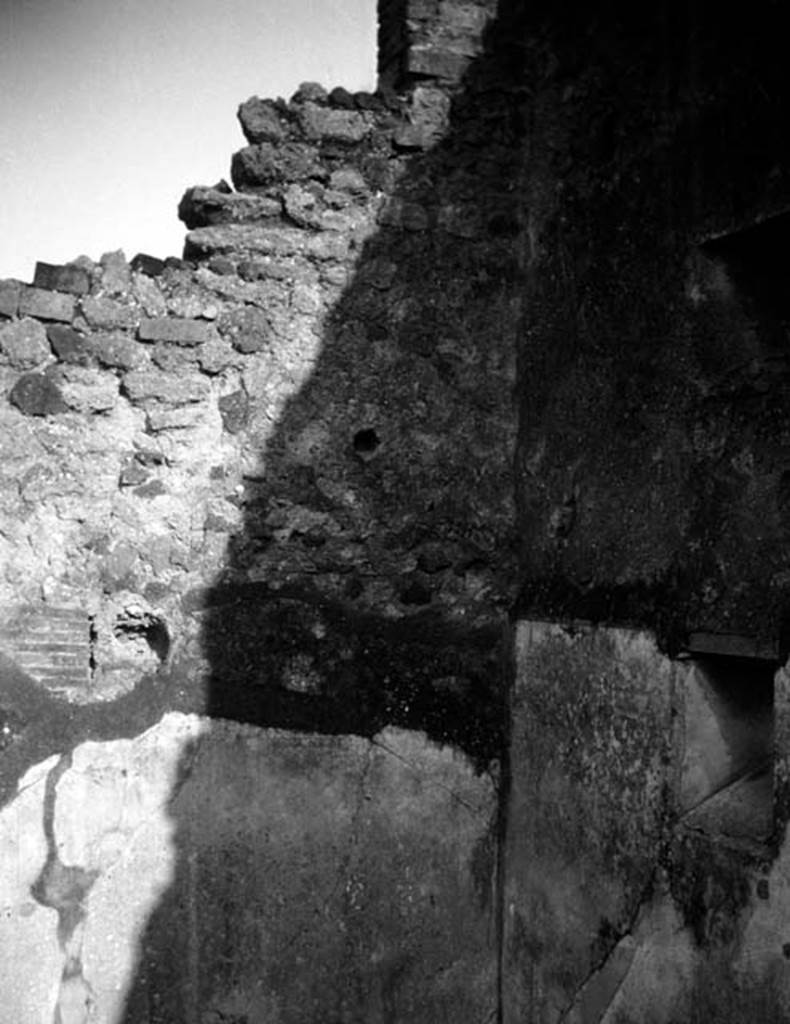 231840 Bestand-D-DAI-ROM-W.0938.jpg
VI.9.6 Pompeii. W.938. Room 19, south-east corner.
Photo by Tatiana Warscher. With kind permission of DAI Rome, whose copyright it remains.
See http://arachne.uni-koeln.de/item/marbilderbestand/231840