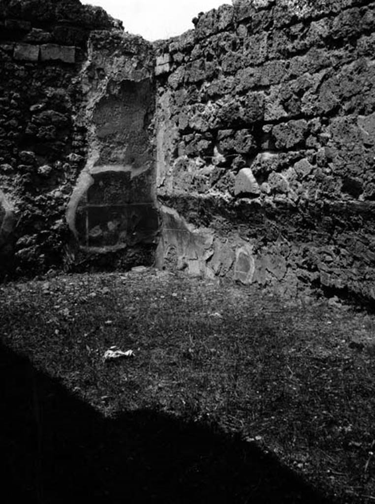 231573 Bestand-D-DAI-ROM-W.0930.jpg
VI.9.6 Pompeii. W.930. Room 20, north-west corner with recess in triclinium.
Photo by Tatiana Warscher. With kind permission of DAI Rome, whose copyright it remains.
See http://arachne.uni-koeln.de/item/marbilderbestand/231573