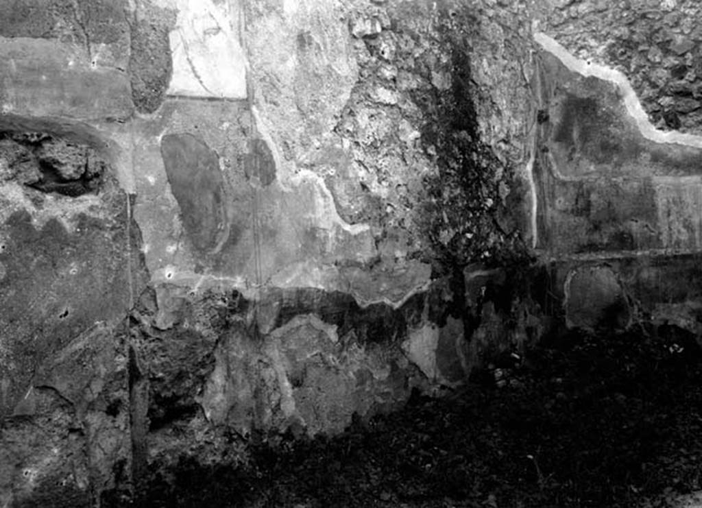 230738 Bestand-D-DAI-ROM-W.0928.jpg
VI.9.6 Pompeii. W.928. Room 20, south wall and south-west corner with remains of painted wall decorations.
Photo by Tatiana Warscher. With kind permission of DAI Rome, whose copyright it remains.
See http://arachne.uni-koeln.de/item/marbilderbestand/230738